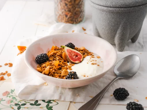 Aprikosen Mandel Granola Bowl: Einfaches & Leckeres Frühstücksrezept