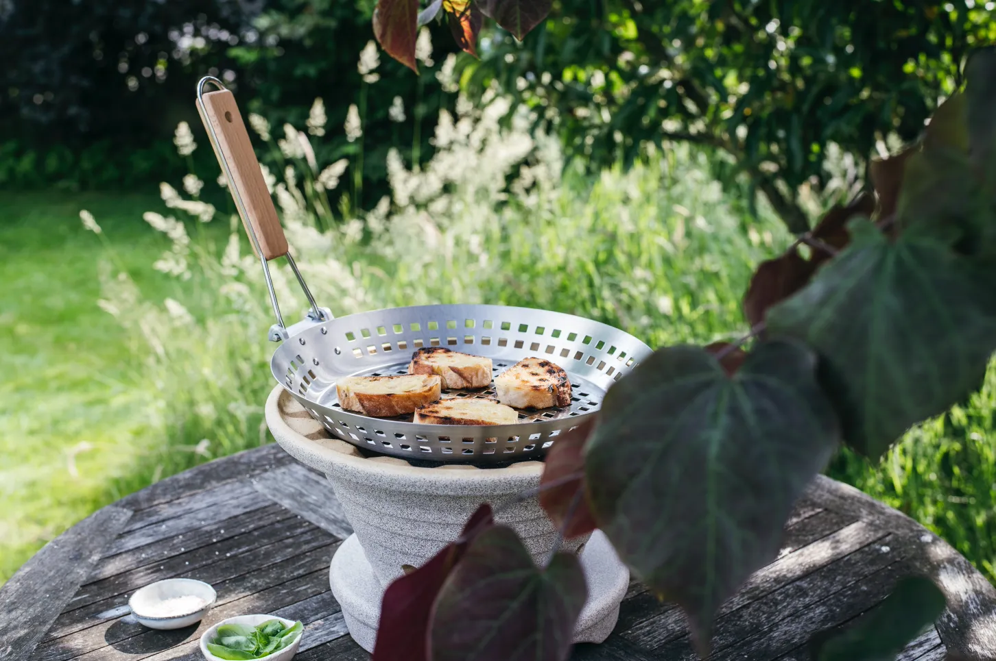 Tomaten Burrata Pfanne mit geröstetem<br />
Baguette