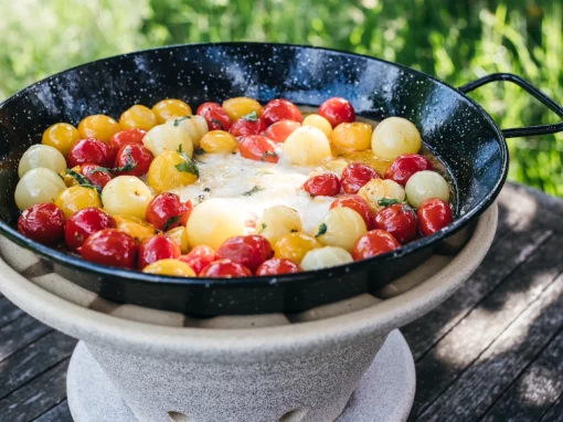 Tomaten Burrata Pfanne: Genuss auf dem Bratfeuer