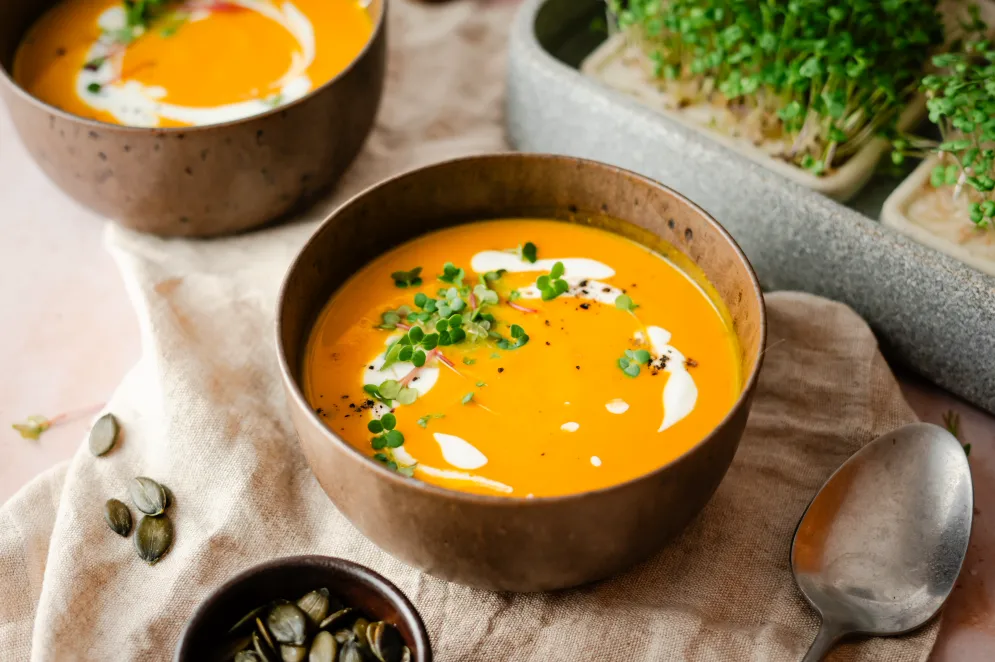 Kürbis Ingwer Suppe mit Microgreens