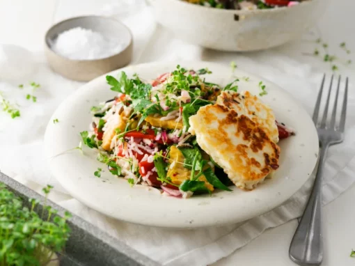 Wildreissalat mit Microgreens und Halloumi – Leichtes Rezept